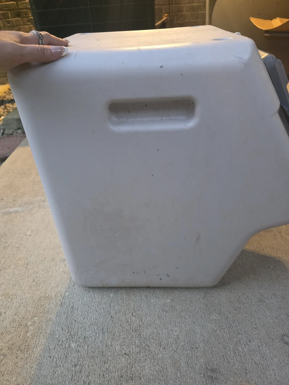 100 Outdoor Storage Bin in Beige and Gray